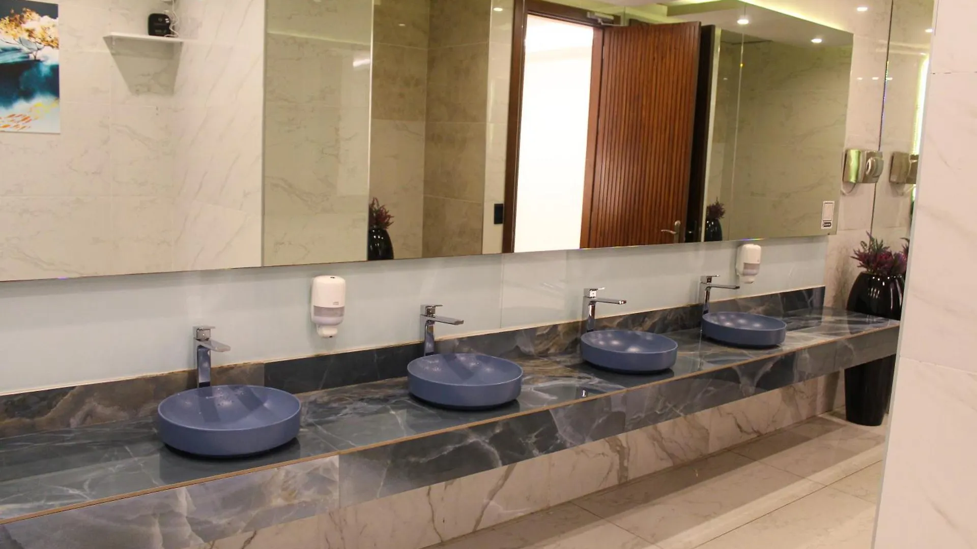 Apartment In Orbi City Batumi 0*,